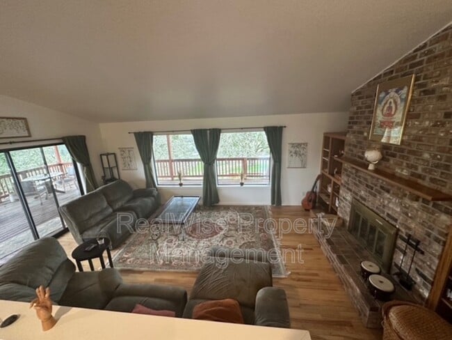 Photo - 539 Hatfield Dr