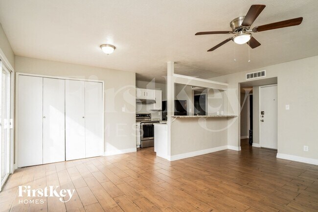 Photo - 7000 Wildbriar Ct E