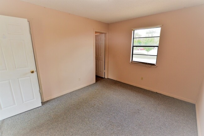 Photo - College Corner Apartments Unit 7