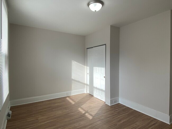 Photo - 422 Lehmer St