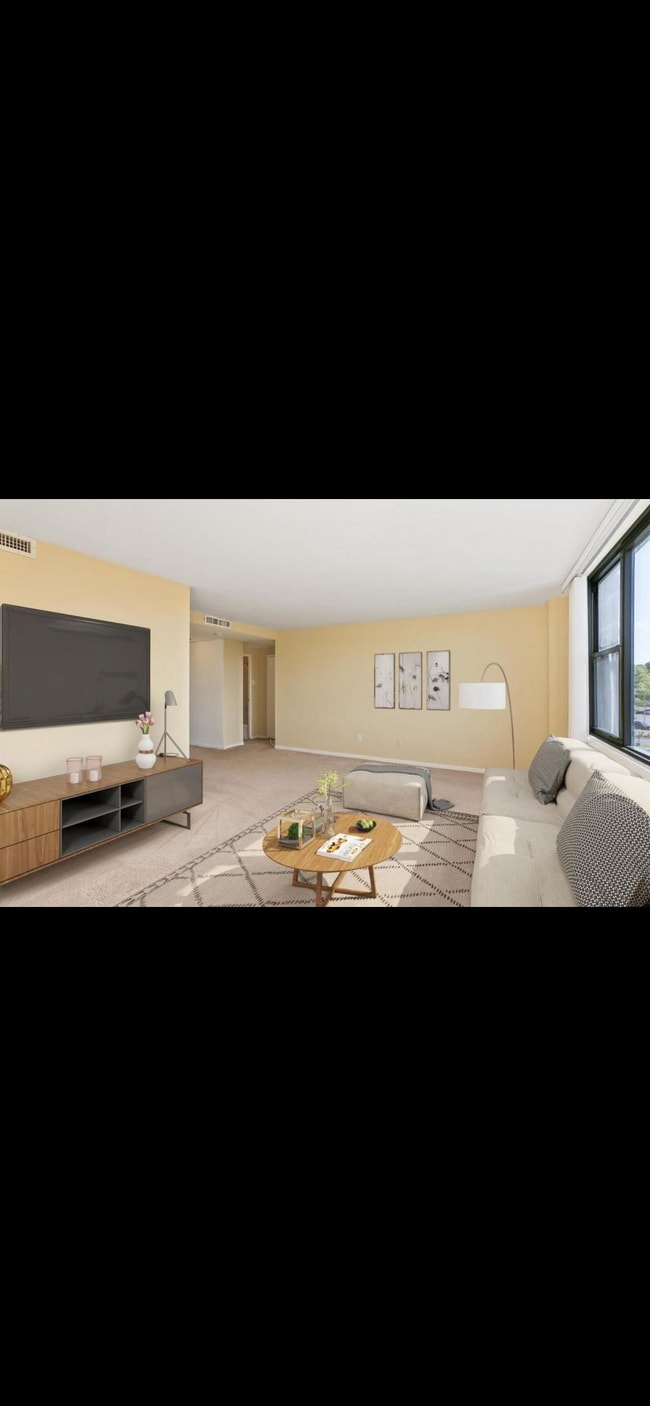 Building Photo - 4600 Duke St Unit 611 Rental
