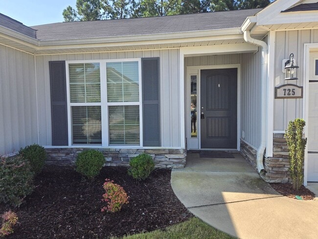 Photo - 725 Goodale Dr