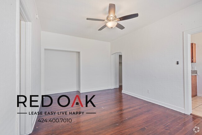 Building Photo - Bright and Welcoming Studio Featuring Vint... Unit 303 Rental