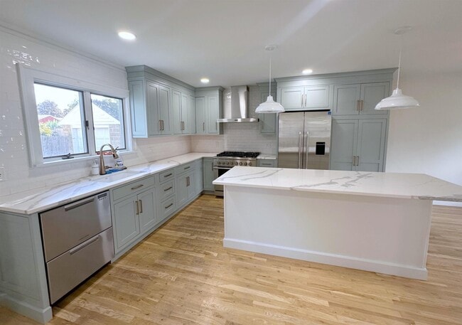 Building Photo - 18 Radcliffe Rd Rental