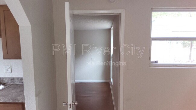 Photo - 2309 Lane Ave S