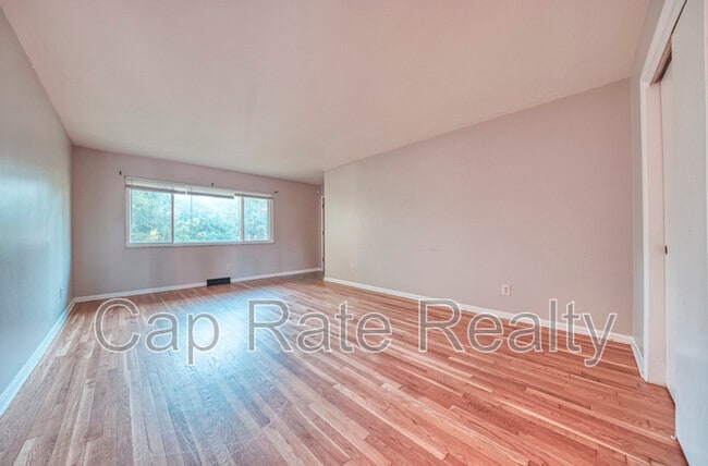 Photo - 26 S Hampton Rd