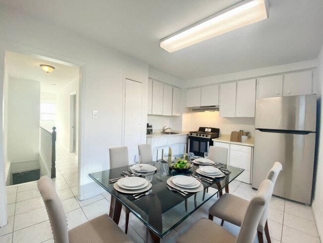 Building Photo - 195 Blackthorn Ave Unit 3