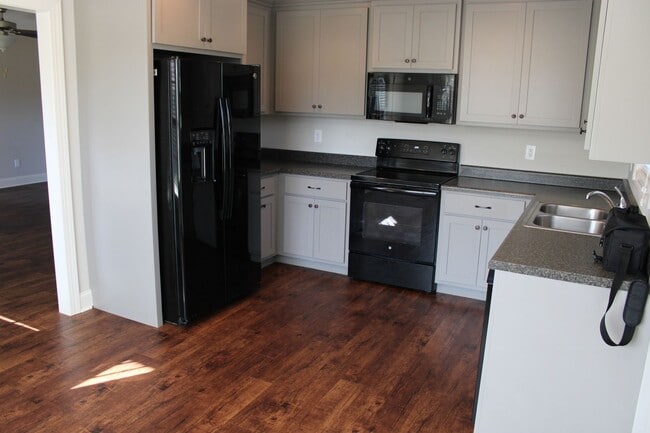 Photo - Athens City - Large Fenced in Backyard!