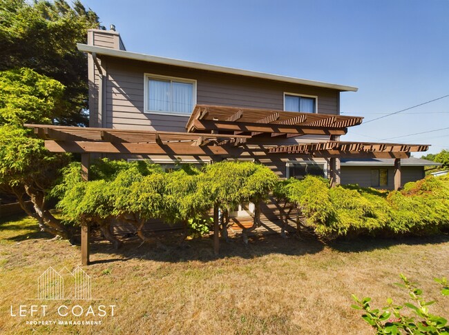 Photo - 890 SW 7th St