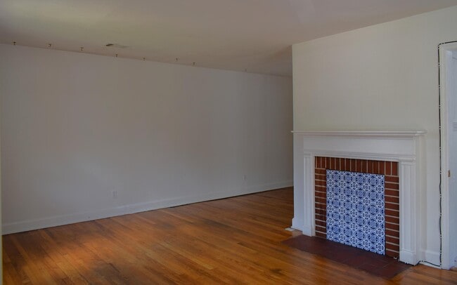 1208 Hickman Rd