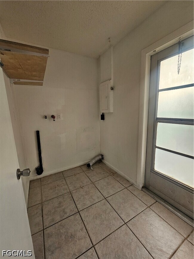 Photo - 423 Morgan Cir S