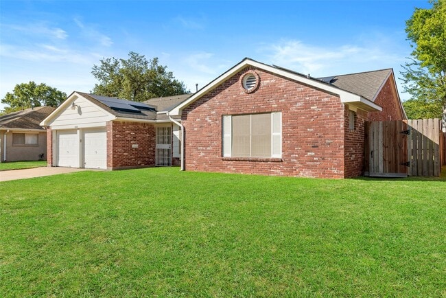 Photo - 8818 Edgemoor Dr