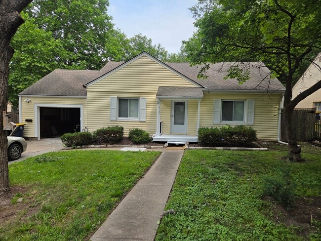Building Photo - 8737 Sleepy Hollow Rd