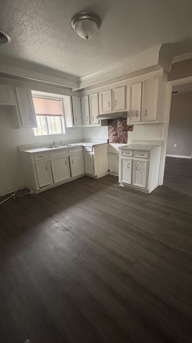 Photo - 147 Strafford St