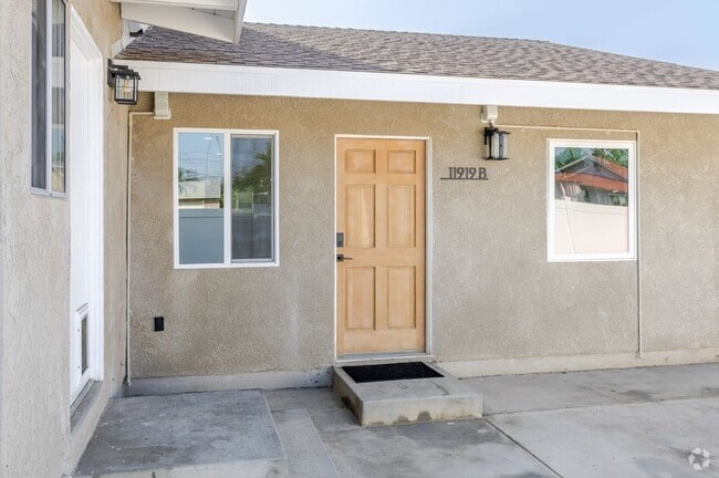 Building Photo - 11919 Ranchito St Rental