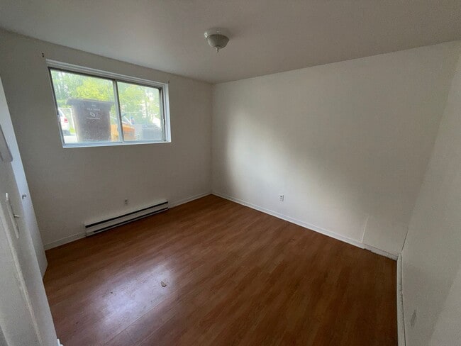 Building Photo - 114 Rue des Textiles Unit 4