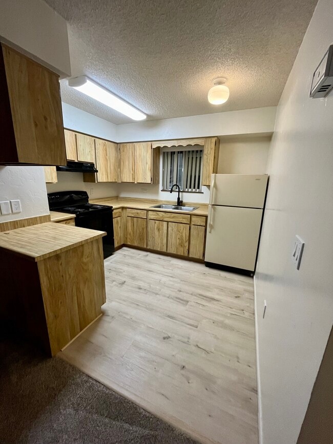 Photo - 322 Pioneer Dr Unit #2