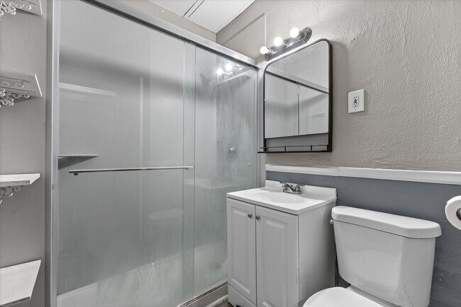 Photo - 1806 E Newberry Blvd