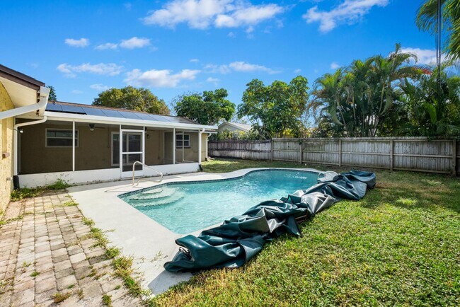 Photo - 1445 Mercury St