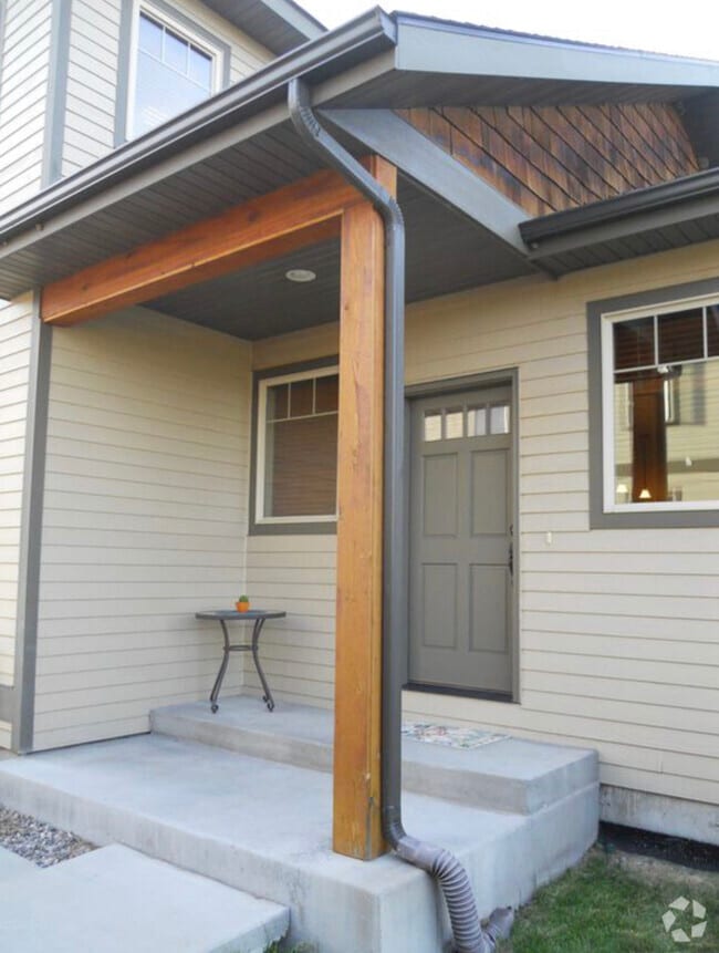 Building Photo - 692 Westgate Ave Unit C Rental