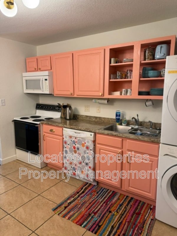 Photo - 608 W 25th St