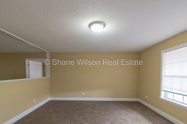 Photo - Large 4 BR / 2.5 BA home for lease in Rossville!