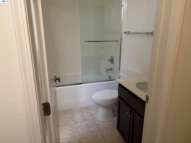 575 W Strauss Dr