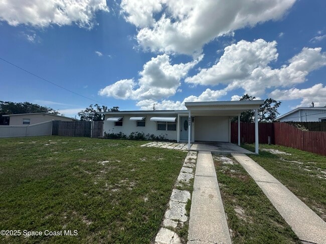 Building Photo - 2033 Robinhood Dr Rental