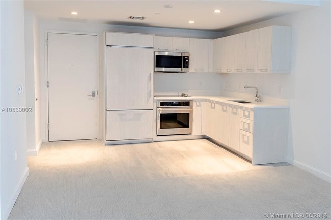 45 SW 9th St