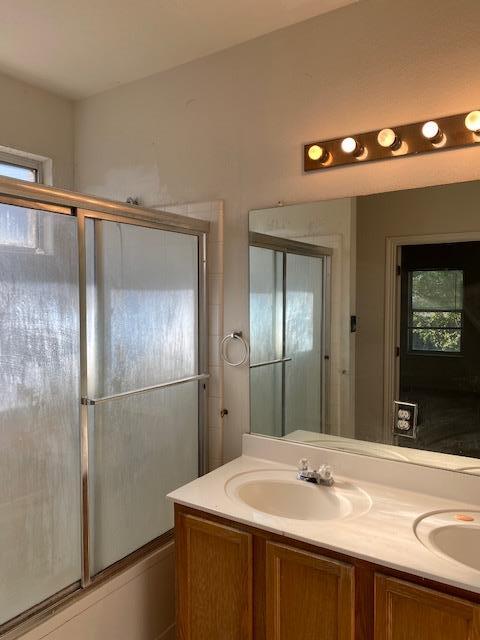 Photo - 810 N Creek Blvd