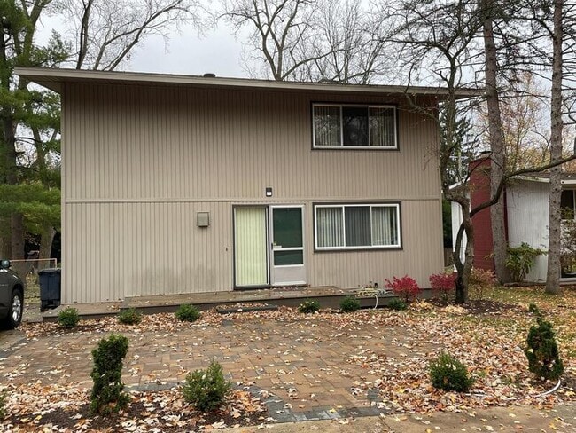 Photo - 1712 Traver Rd