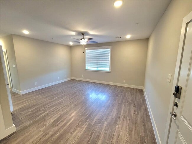 Building Photo - 1620 Oak Tree Dr Unit 1105 Rental