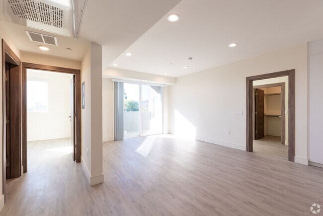 Photo - 5342 Fountain Ave.