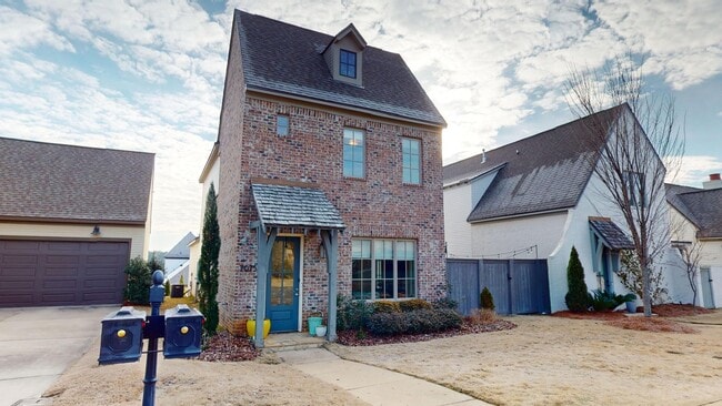 Building Photo - Wonderful 4 Bdrm, 3.5 Bath on outskirts of Eastchase