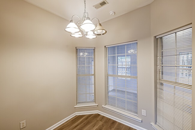 Photo - 138 Daventry Dr