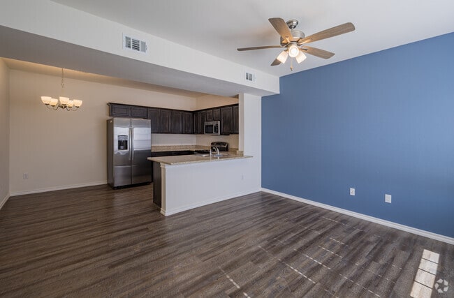 2BR, 1BA - 892SF - Kitchen, Living Room