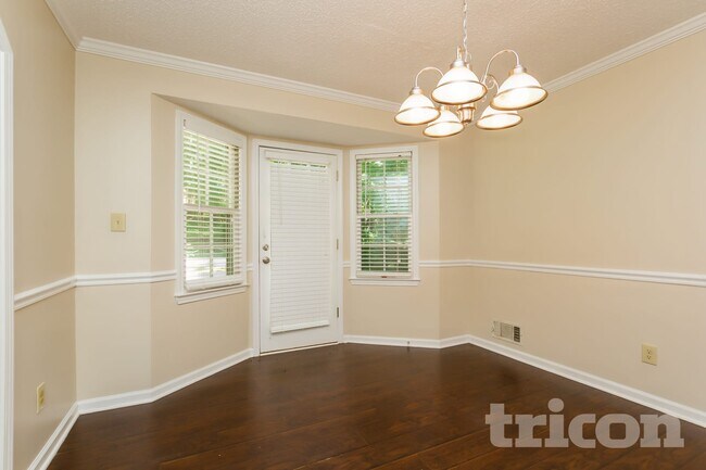 Photo - 329 Stratford Dr