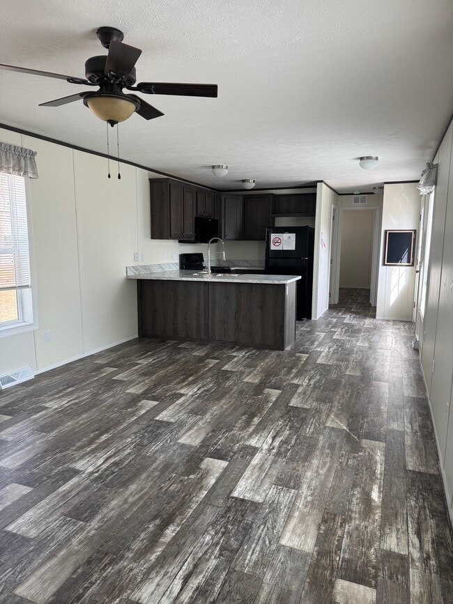 Photo - 7 Saratoga Dr