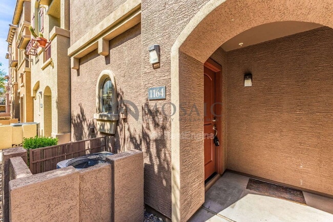 Building Photo - 900 S 94th St