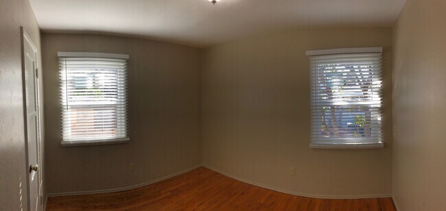 3731 Dwight St Unidad Back House