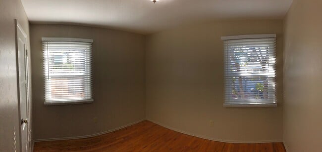 Photo - 3731 Dwight St