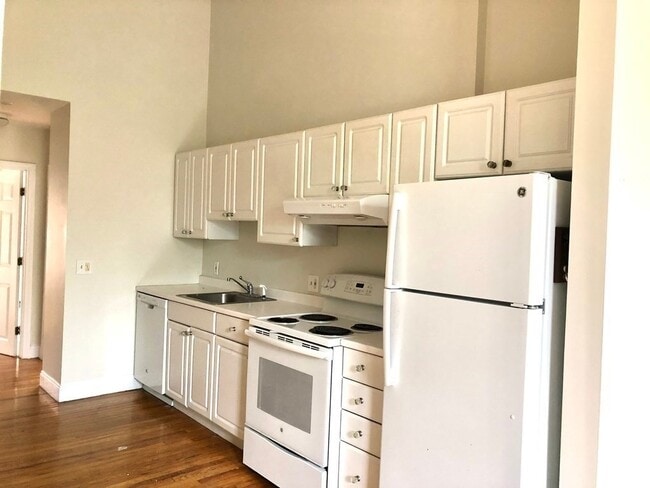 Photo - 676 Tremont St