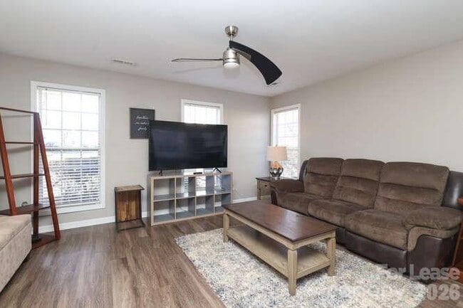 Photo - 1109 Triece Ln