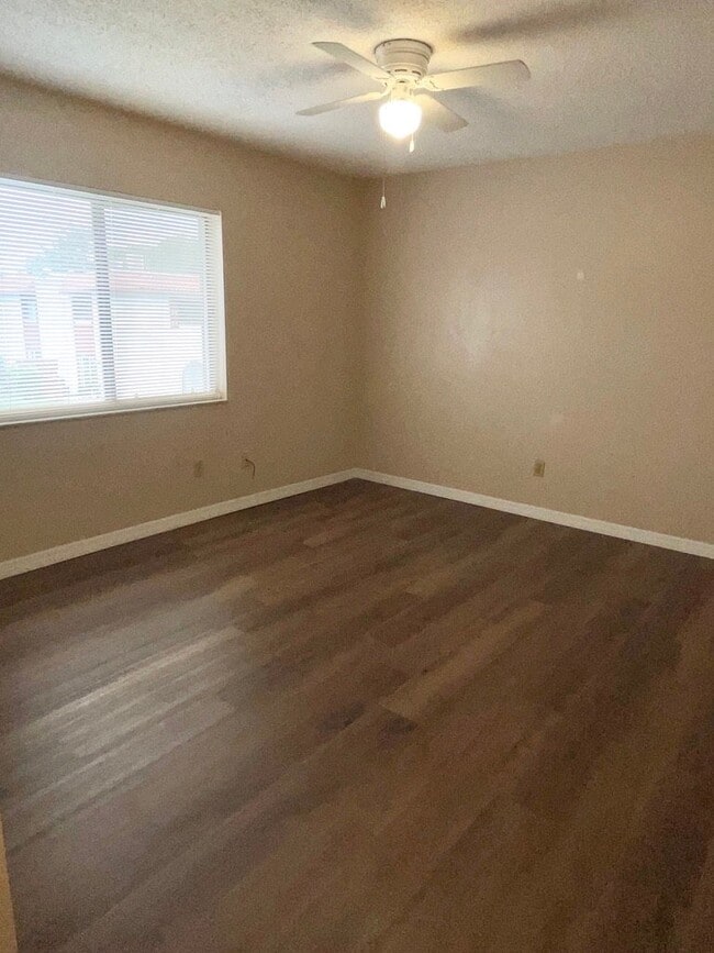 Photo - 2085 Oak Meadow Cir