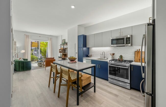Building Photo - Maxwell Rental