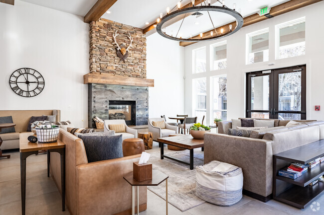 Clubhouse Lounge - Liberty Lake Apartments