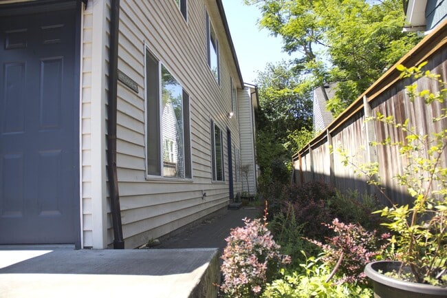 Photo - 2230 SE Yamhill St