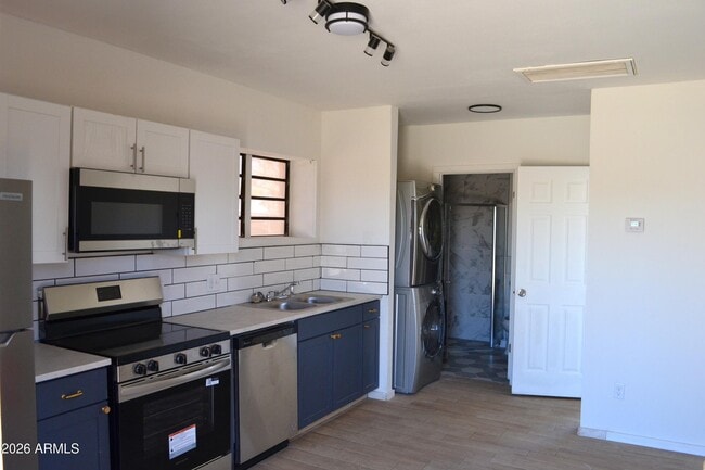 Photo - 711 E 4th St