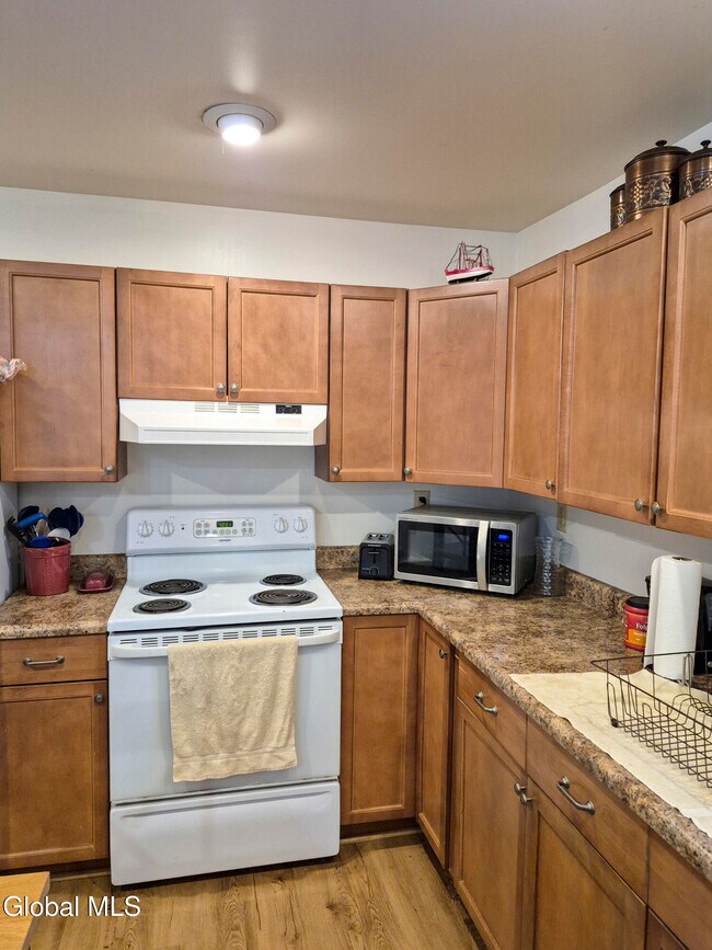 Photo - 524 Maple Ave Unit 8