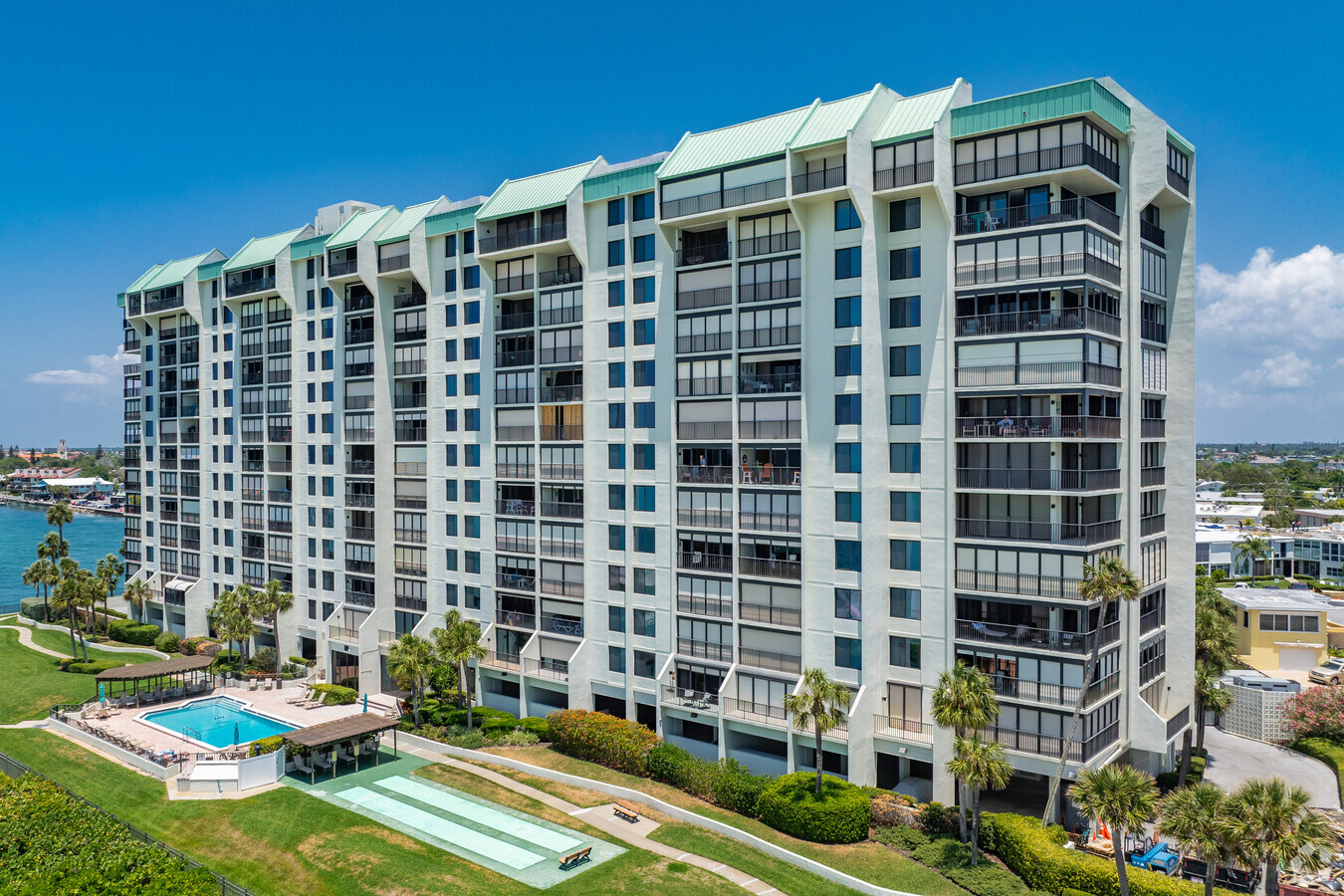 7100 Sunset Way St Pete Beach, FL - Envoy Point Apartments